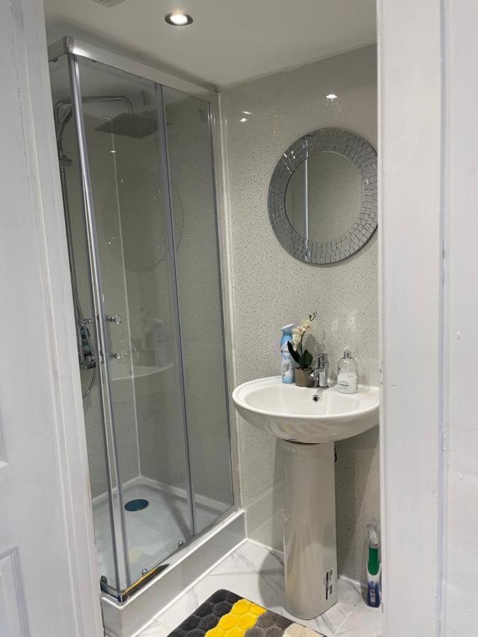 One Bedroom In Spacious Bungalow, Free Parking & Private Entrance Édimbourg Extérieur photo