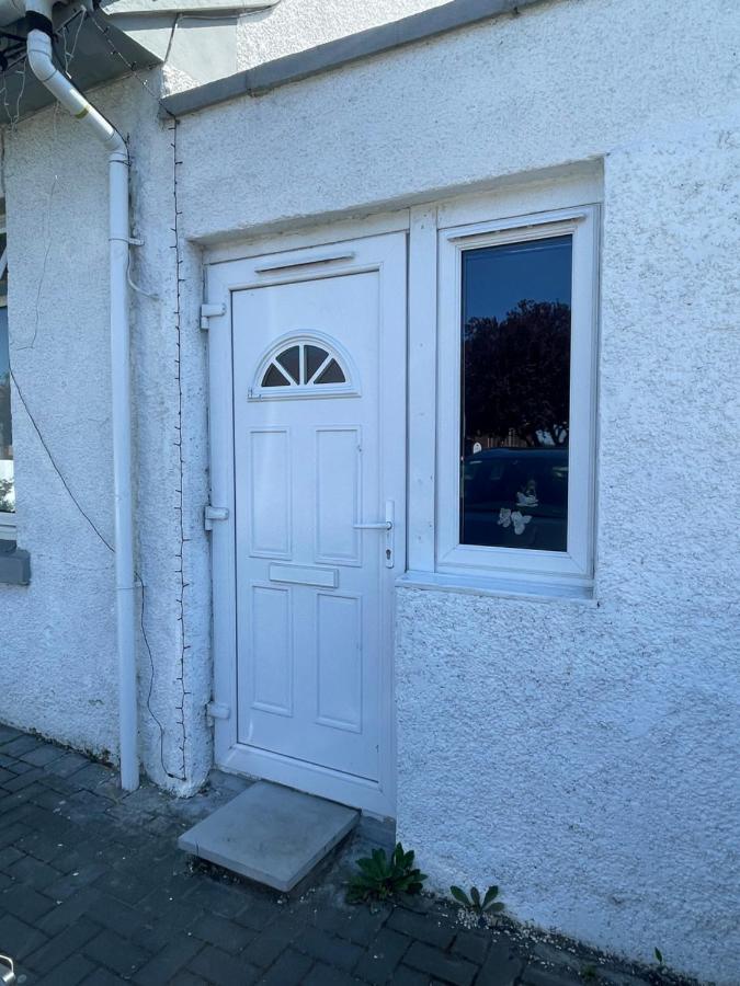 One Bedroom In Spacious Bungalow, Free Parking & Private Entrance Édimbourg Extérieur photo