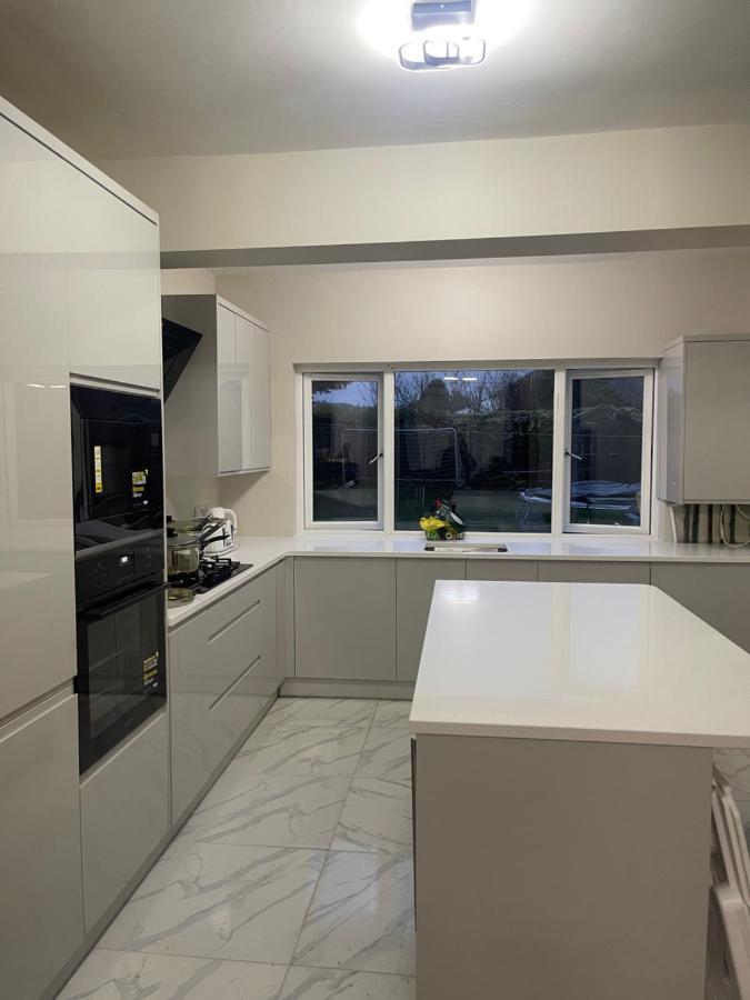 One Bedroom In Spacious Bungalow, Free Parking & Private Entrance Édimbourg Extérieur photo