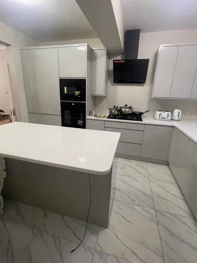 One Bedroom In Spacious Bungalow, Free Parking & Private Entrance Édimbourg Extérieur photo